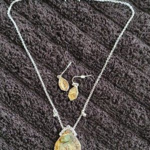 Avon necklace with stone